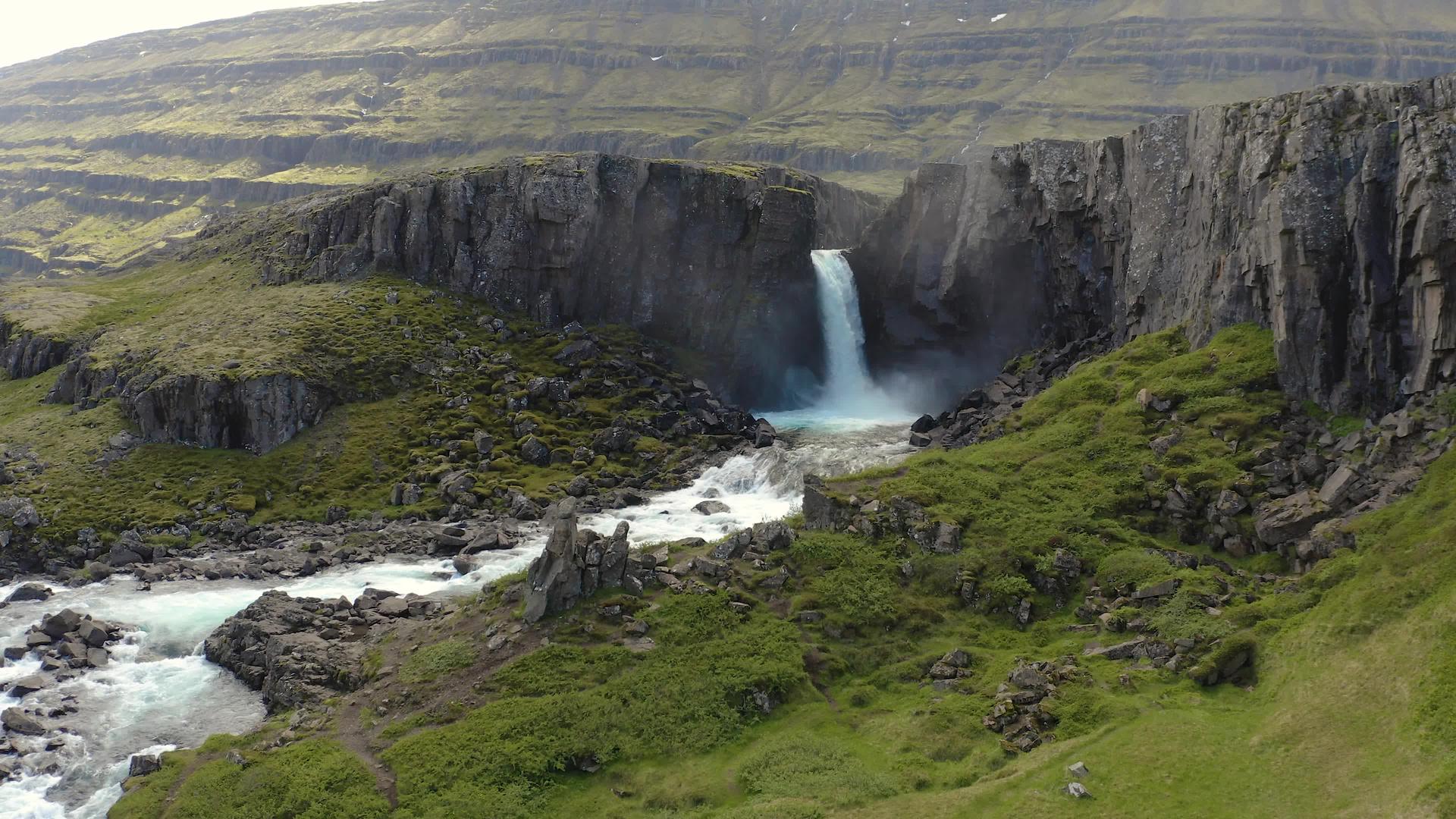 东冰原的folaldafos瀑布视频的预览图