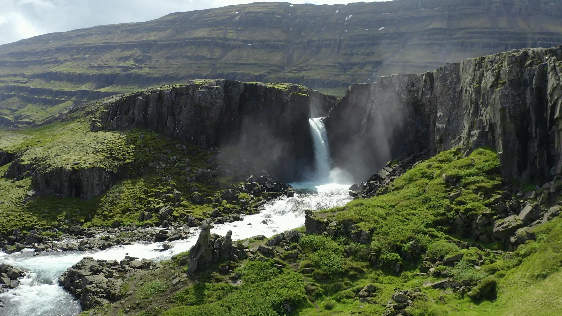 飞到东冰原folaldafos瀑布视频的预览图