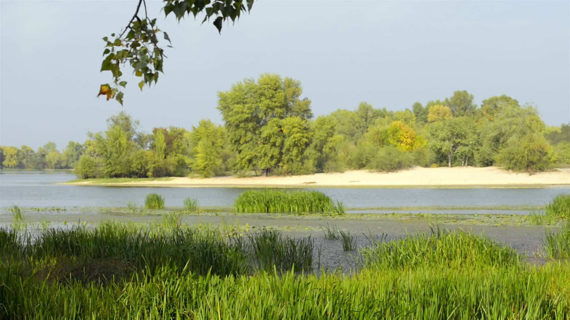 Dnieper河的视图视频的预览图
