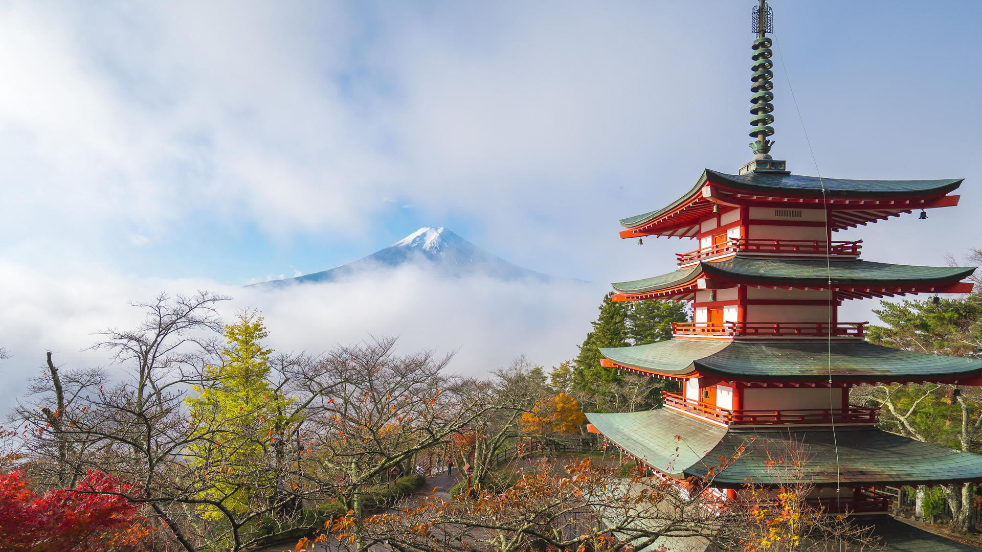 秋天日出富士山与神庙道塔视频的预览图