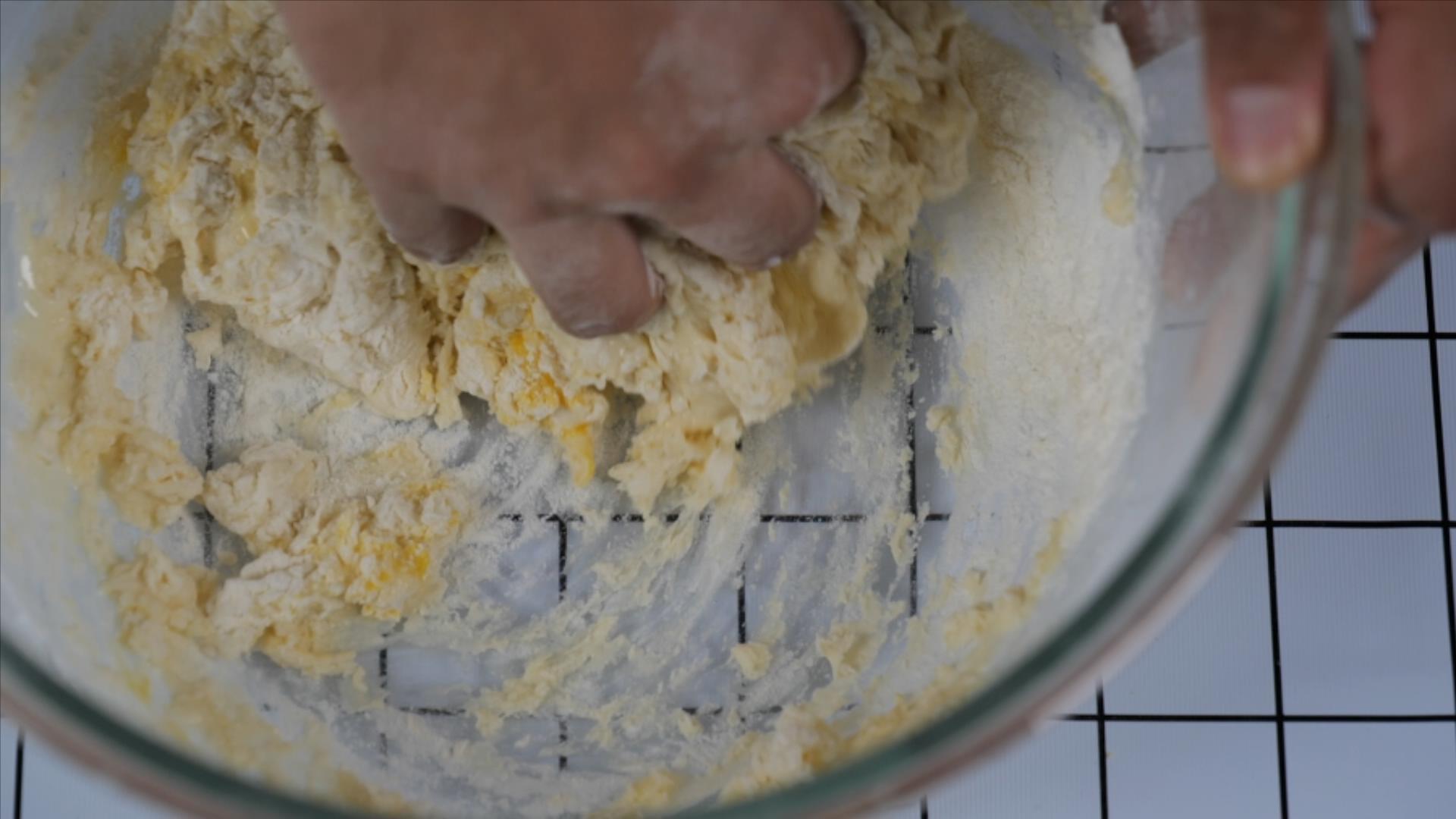 混合面粉牛奶视频的预览图