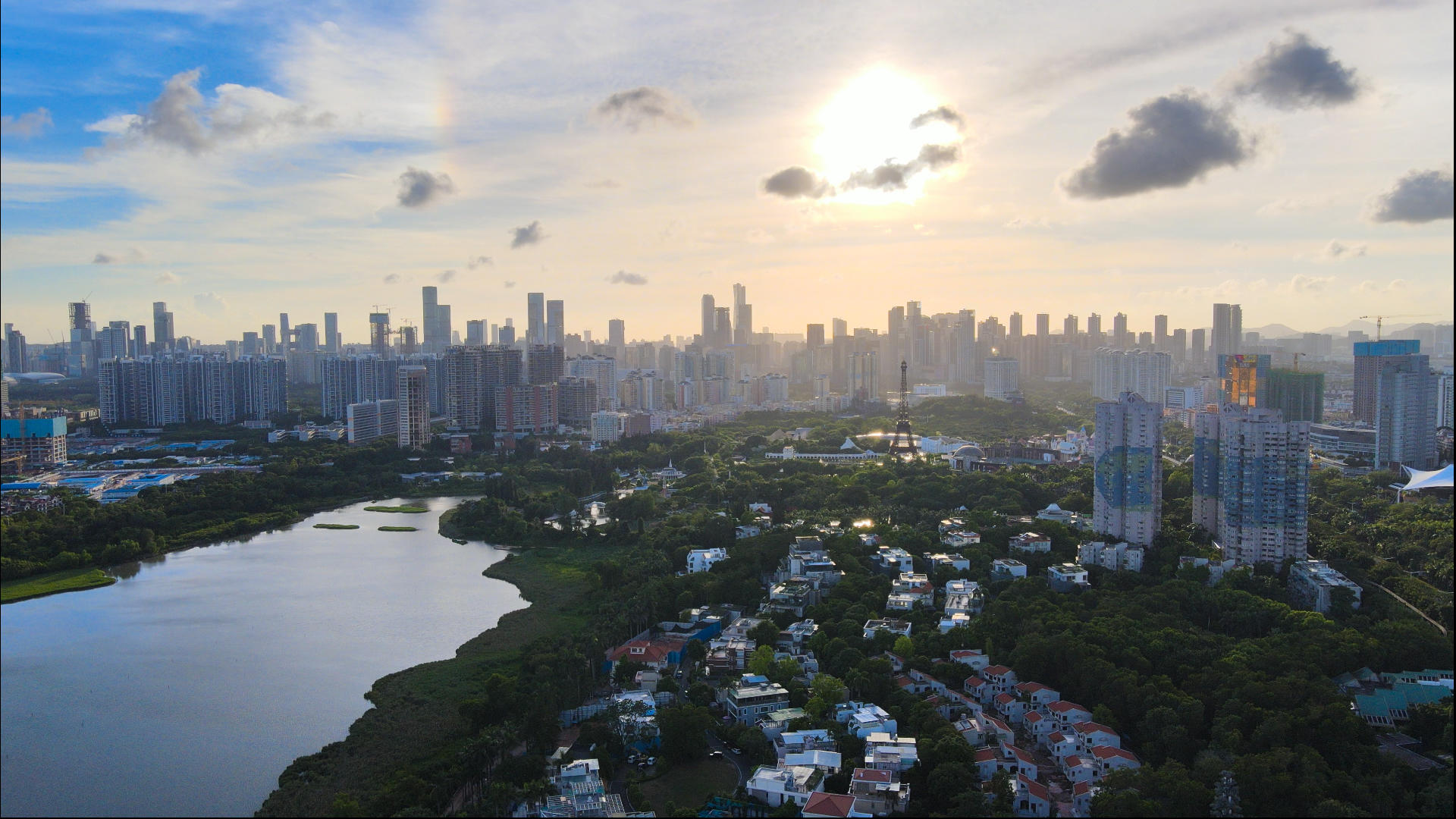 4k高清航拍深圳城市傍晚余晖夕阳晚霞视频的预览图