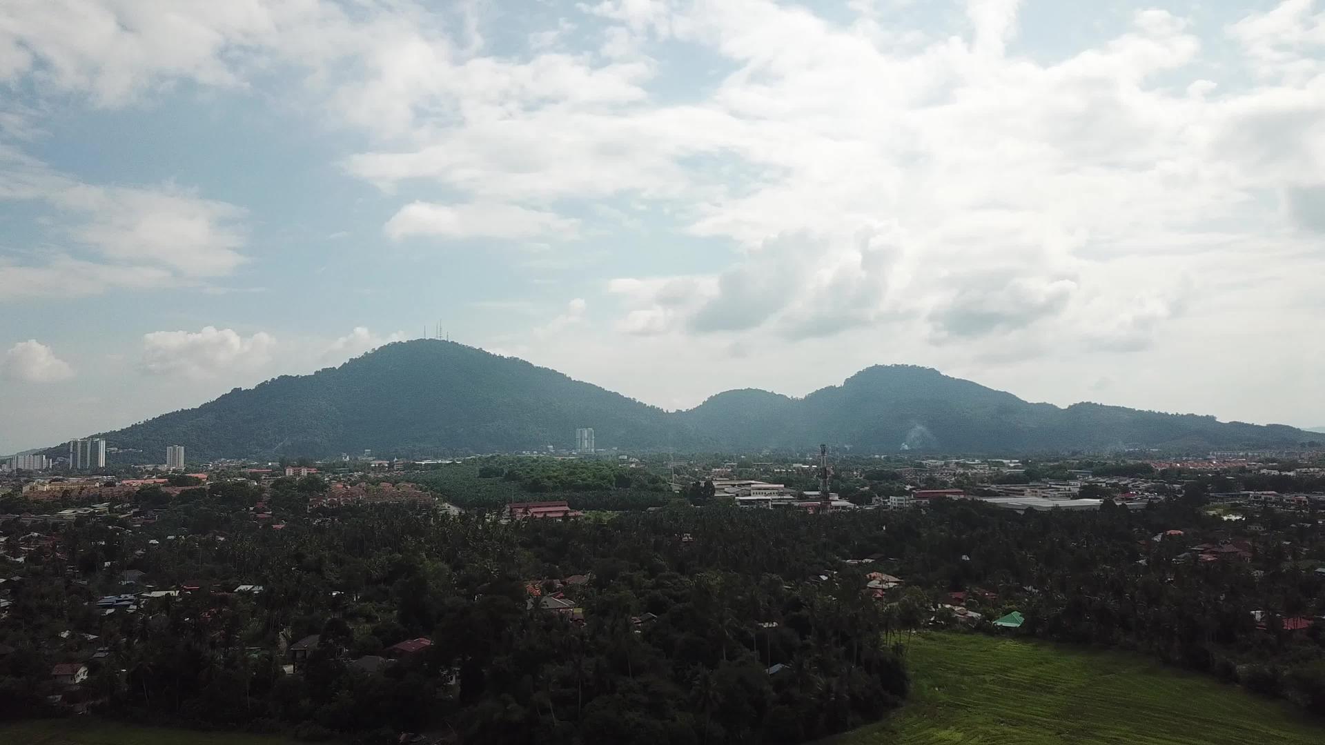 飞向BukitMertajaham山丘视频的预览图
