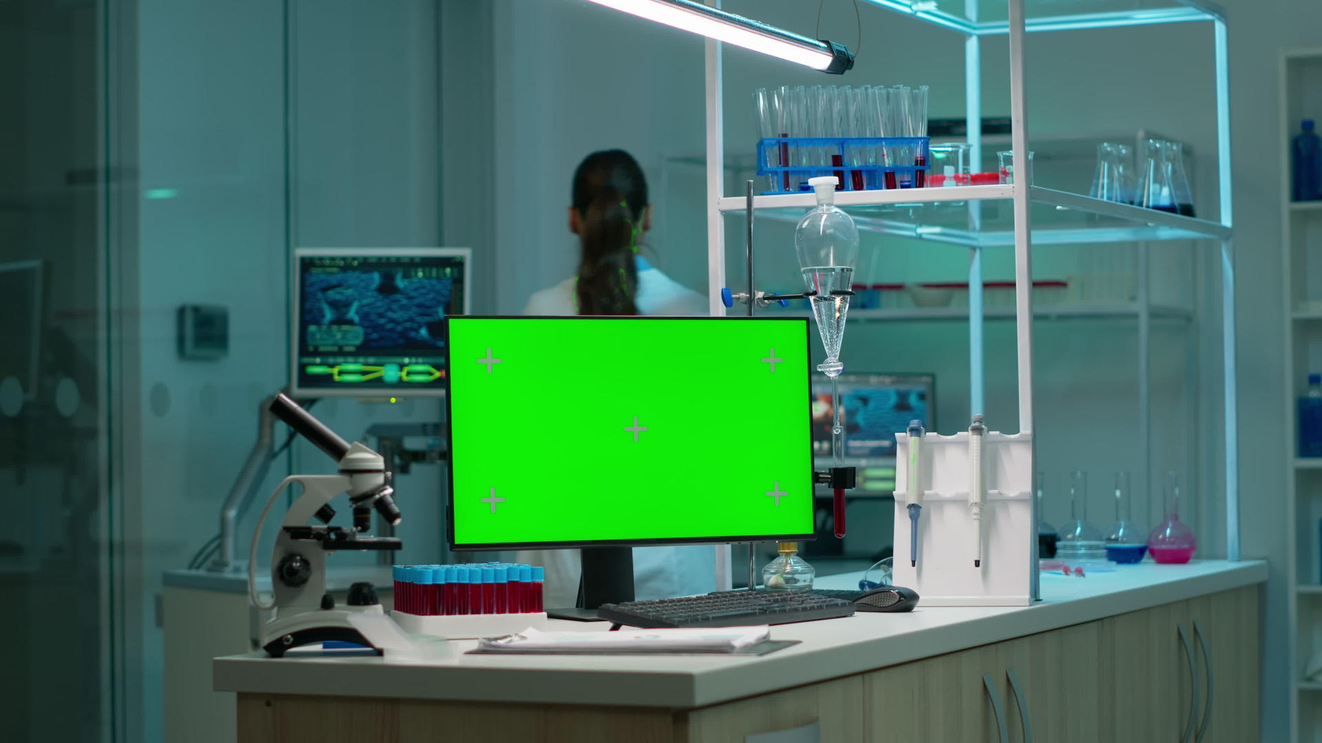 计算机绿屏显示器用于实验室工作视频的预览图