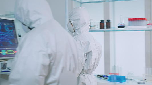 防护服生物化学家护士视频的预览图