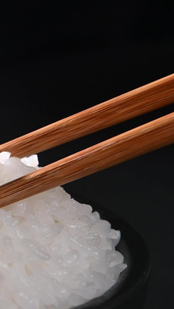 筷子夹饭视频的预览图