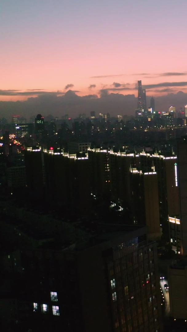 上海浦东城市天际线夜景航拍视频的预览图