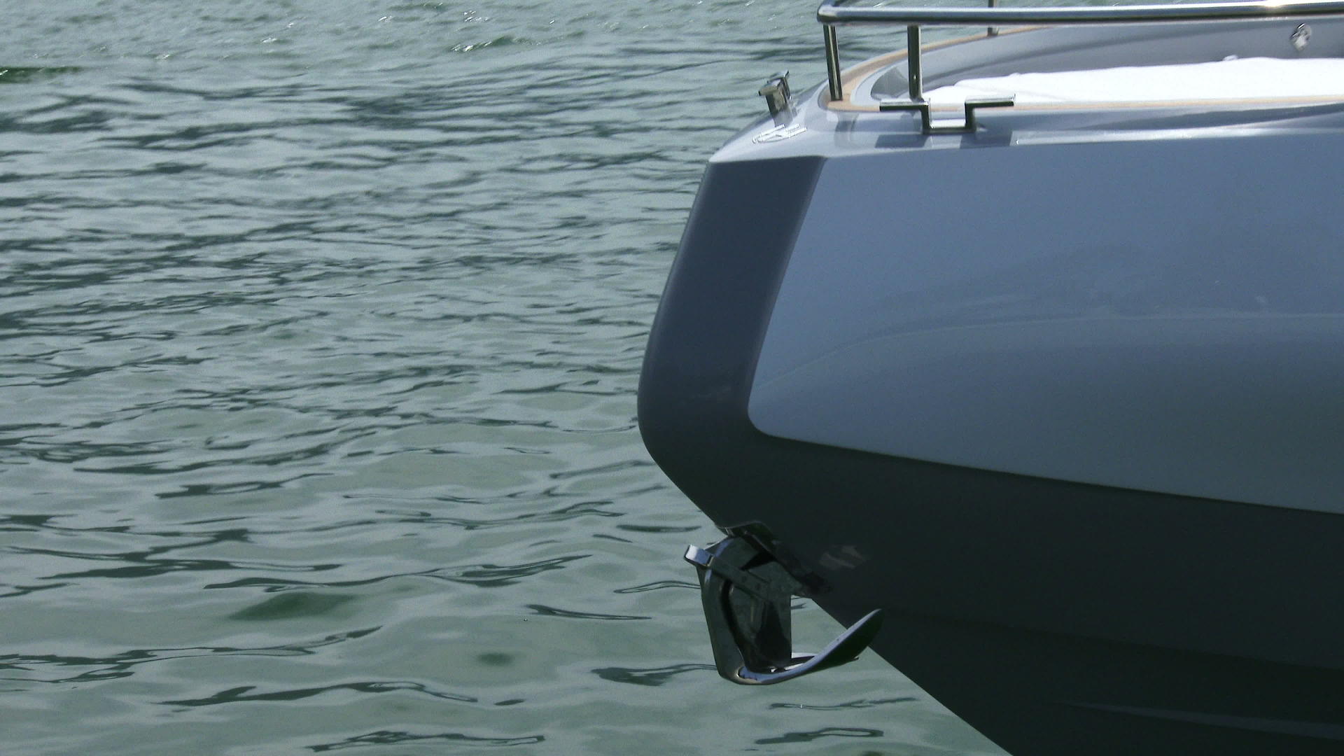 科莫湖运动艇船弓详情视频的预览图