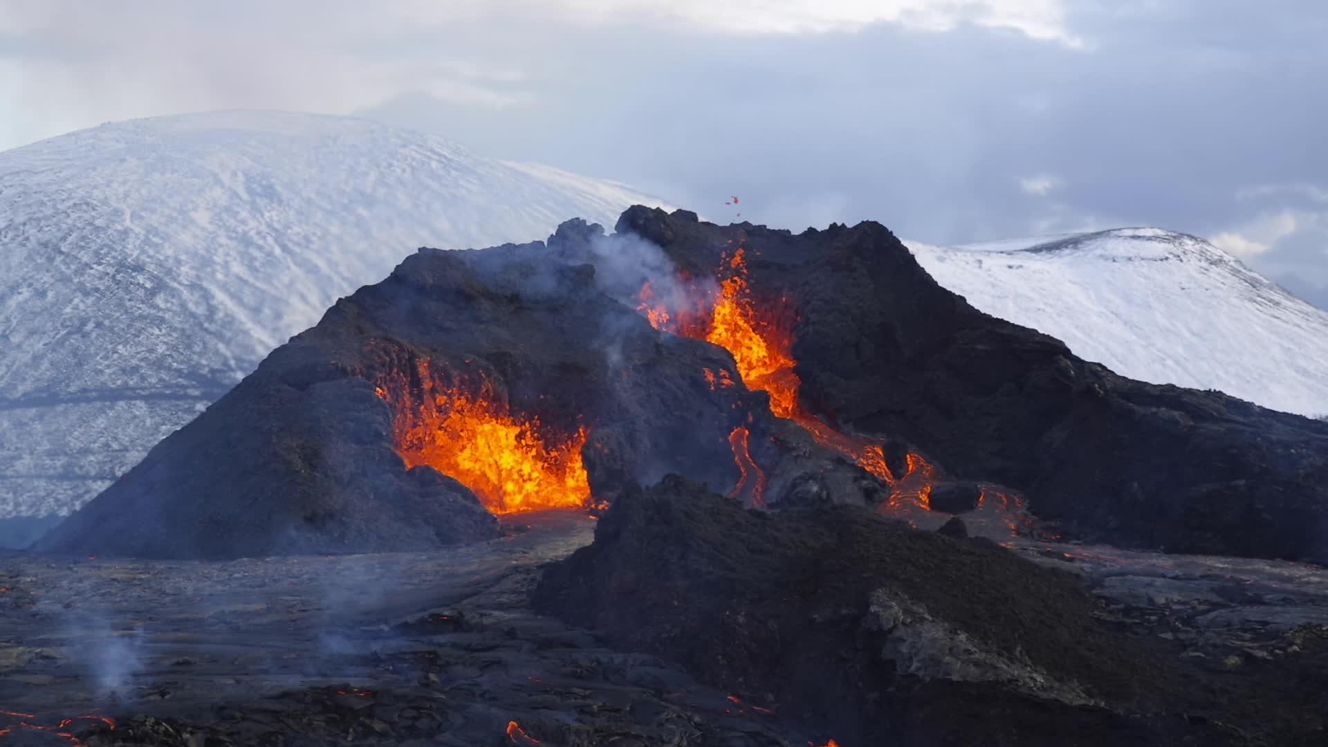 雅内斯半岛冰原火山爆发视频的预览图