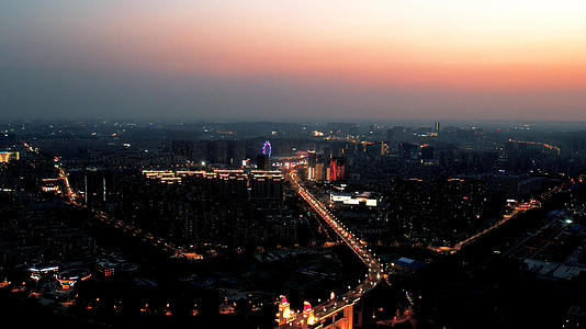 4K航拍延时摄影南京长江大桥车流江北新区夜景视频的预览图