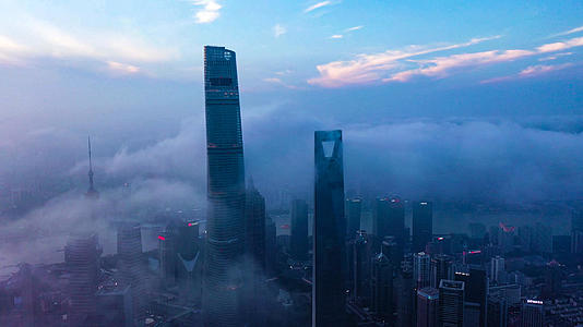 4K航拍云海下的上海视频的预览图