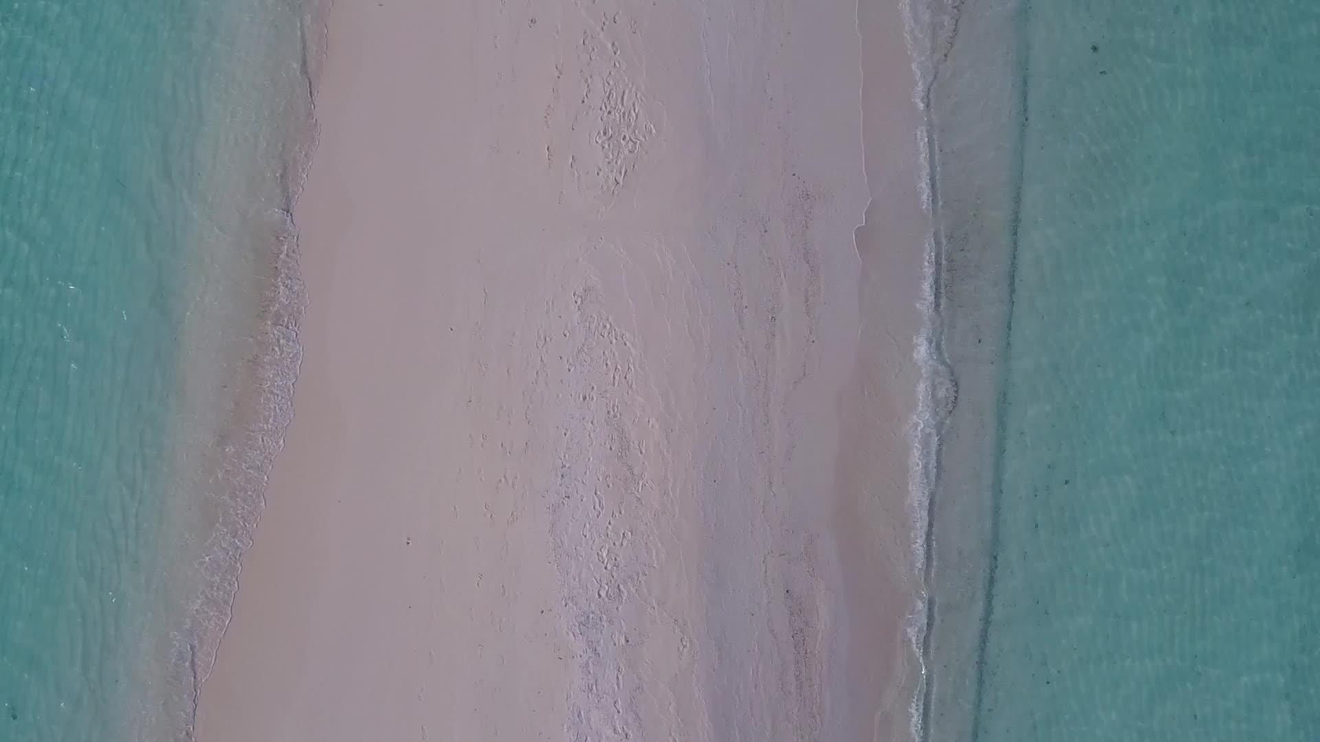 美丽的度假胜地海滩探险海景景观从白沙背景浅海视频的预览图
