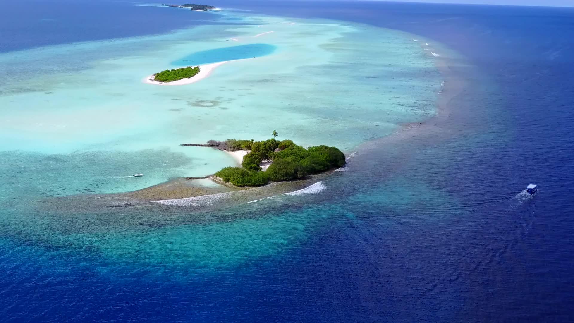 白沙底浅礁湖豪华海滩航程具有空中观测性质视频的预览图