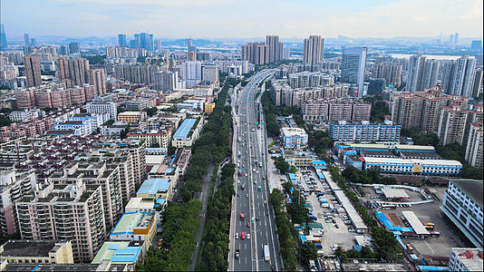 4k高清航拍广州环城高速公路交通车流视频的预览图