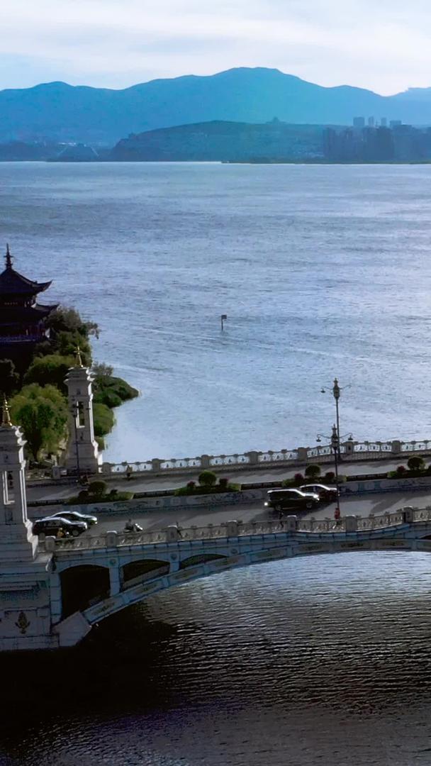 早晨航拍大理网红大桥兴盛大桥视频的预览图