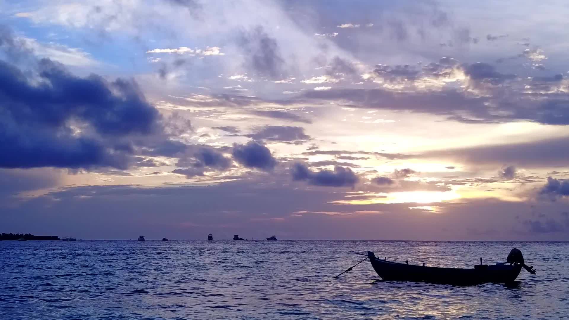 白沙背景清海热带海滩之旅无人机纹理视频的预览图