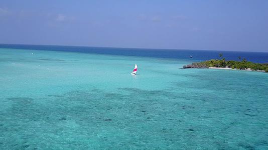 白沙背景的松绿海平息了海岸海滩度假的空气质量视频的预览图