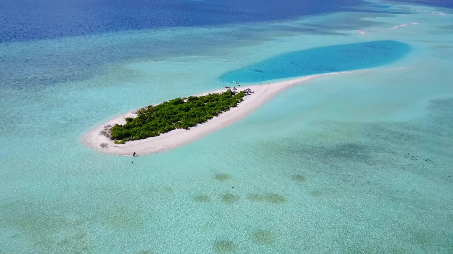 以清水和白色沙滩为例以清水和白色沙滩为例视频的预览图