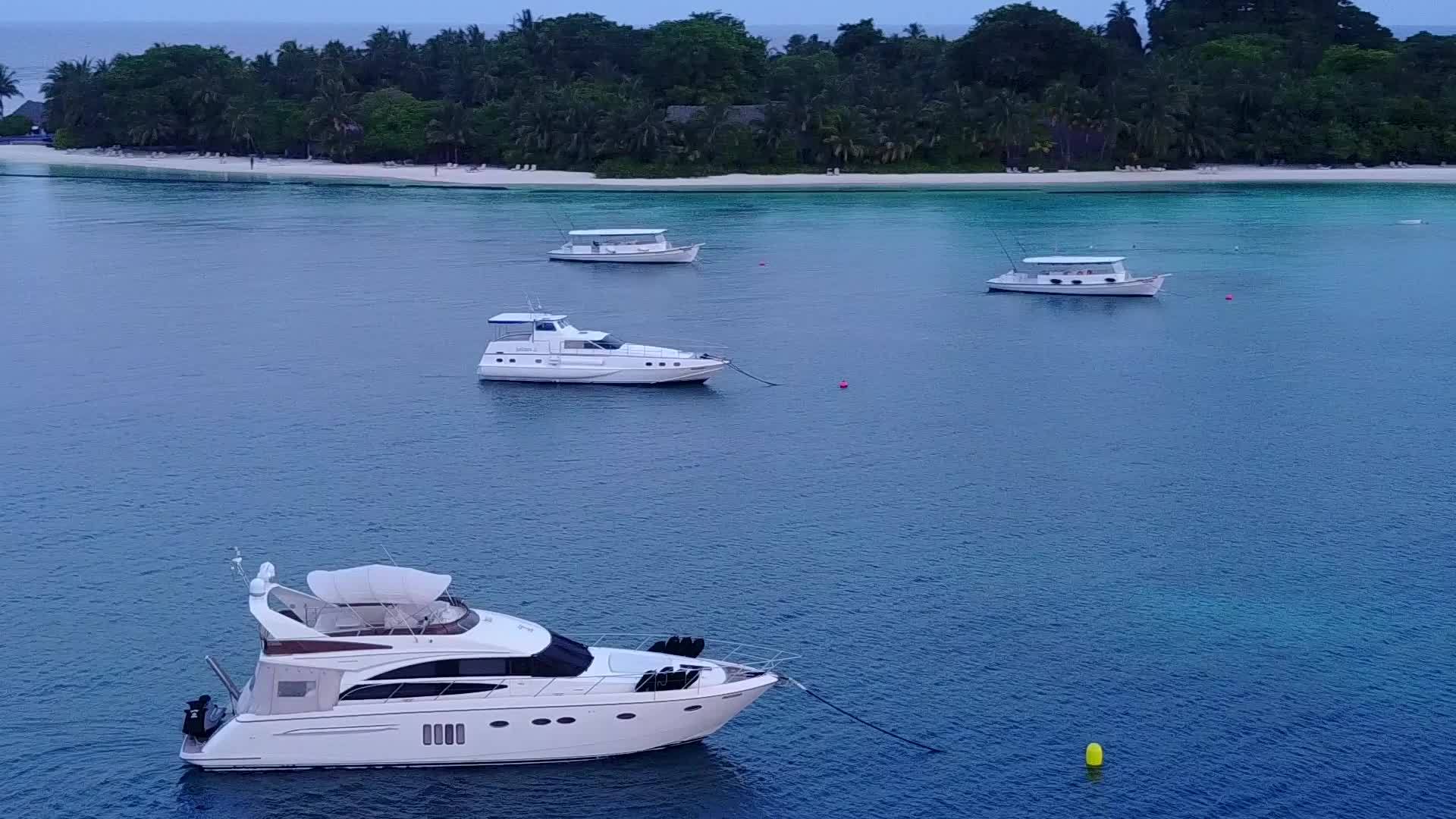 蓝海风景中的豪华岛屿海滩生活方式沙土背景清洁视频的预览图