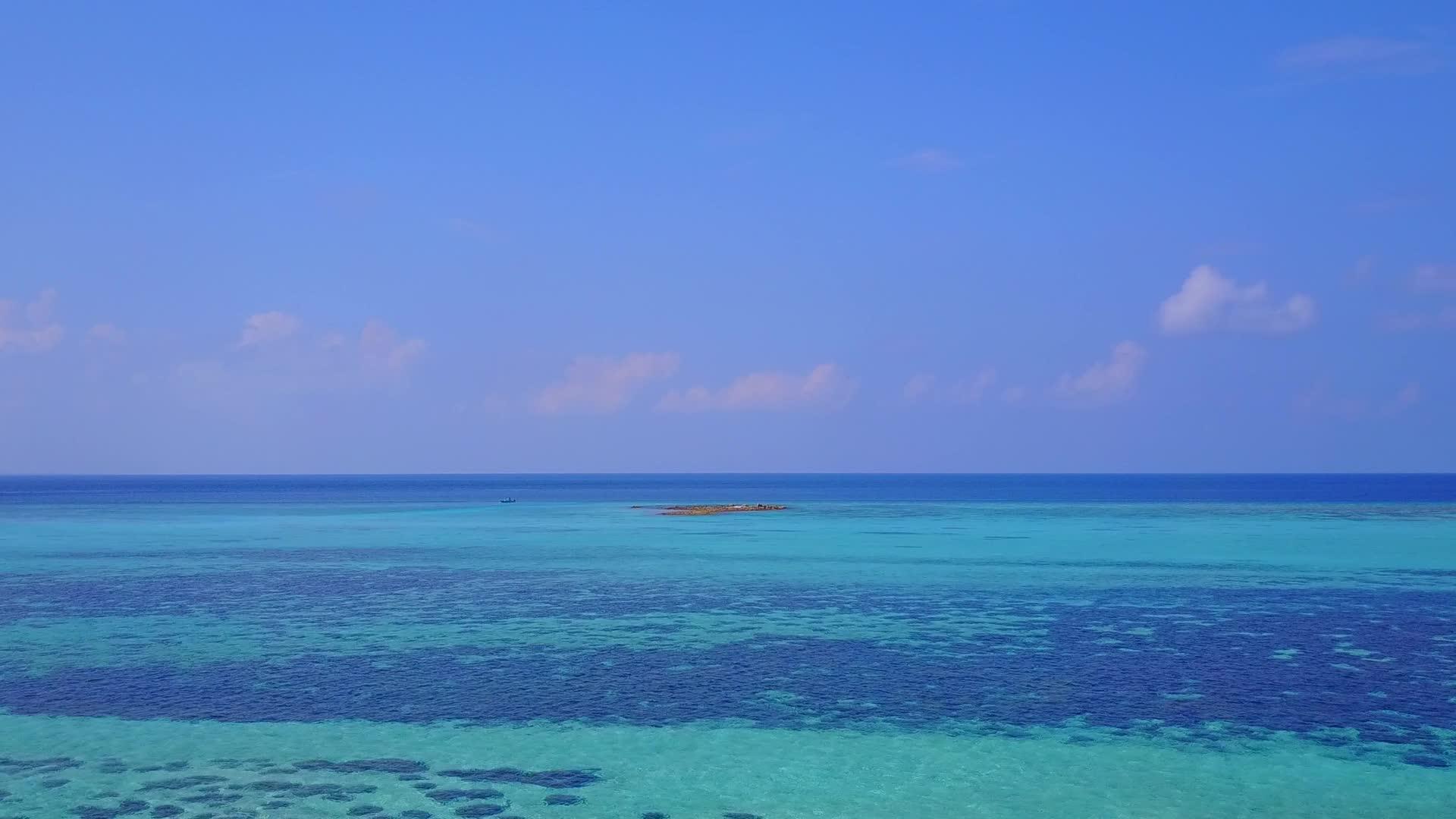 海洋旅游海滩度假无人机海景白沙背景视频的预览图