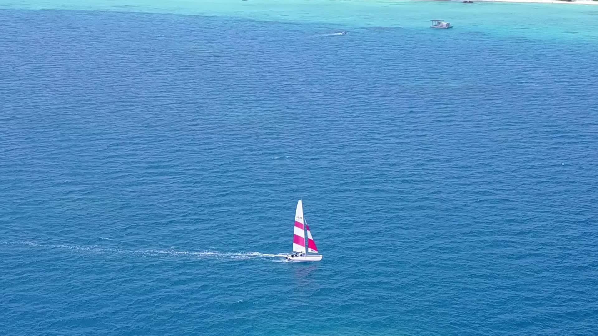 天堂度假胜地海滩旅游背景清澈白色沙滩视频的预览图