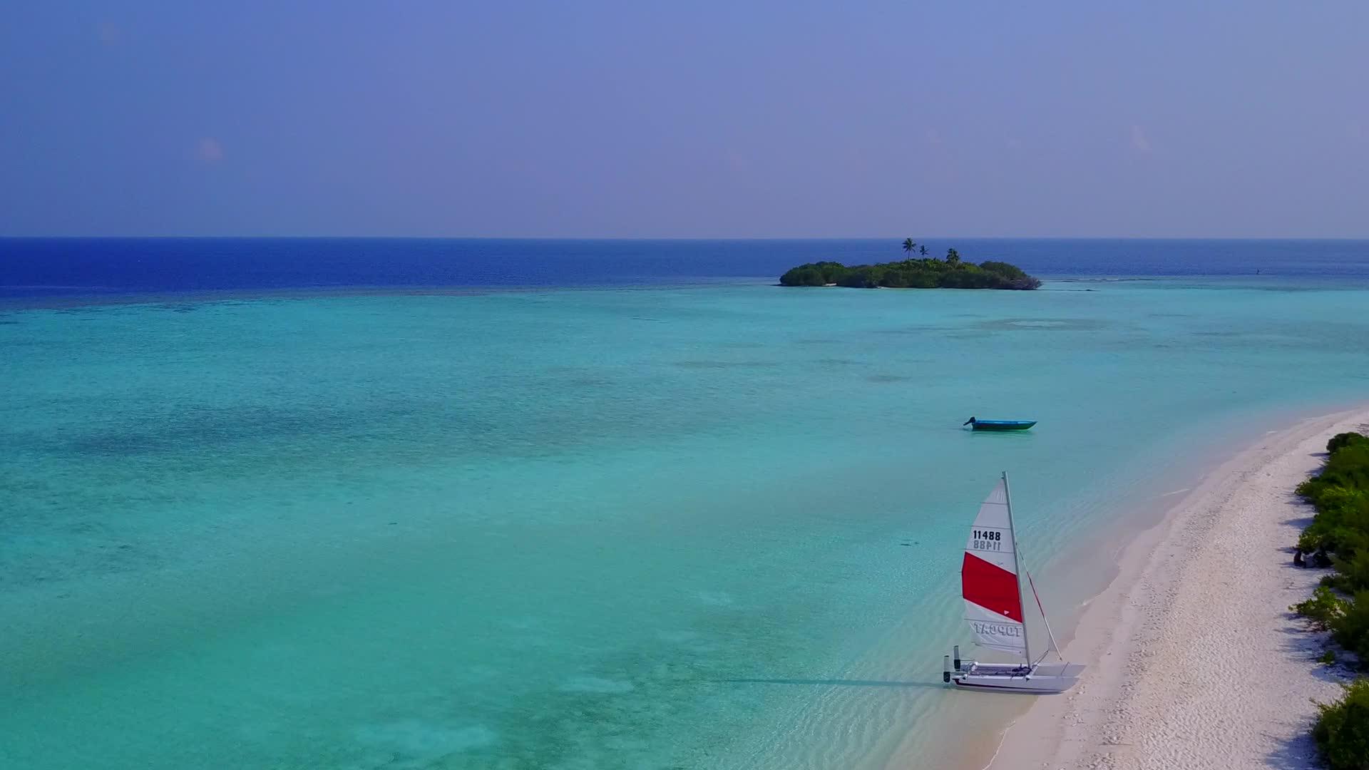 白沙背景蓝海放松海滩之旅视频的预览图