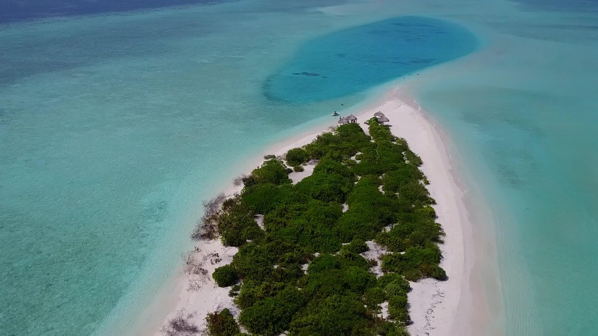海洋海岸海滩度假的抽象观点是通过蓝环礁清洁沙土背景视频的预览图