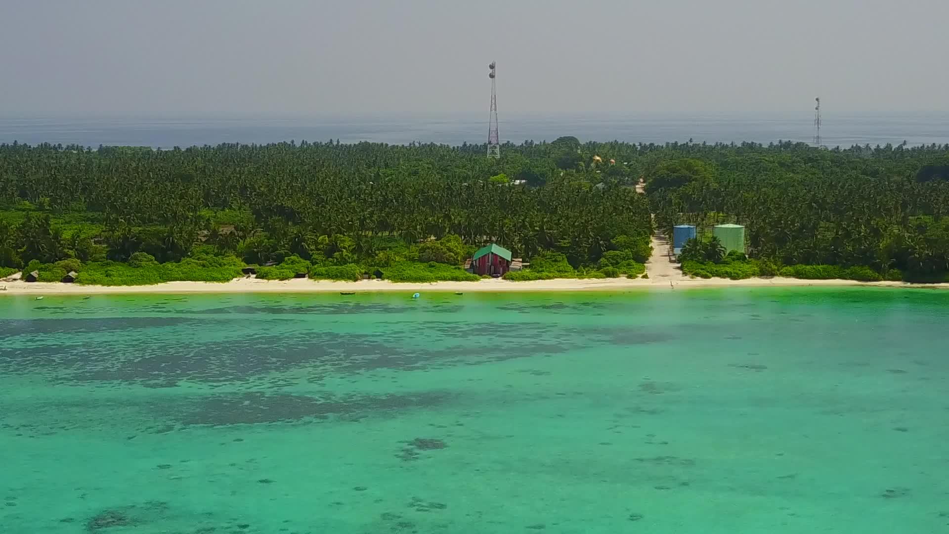 蓝华泻湖海滩时间由蓝环礁清洁沙底的蓝环礁岛进行视频的预览图