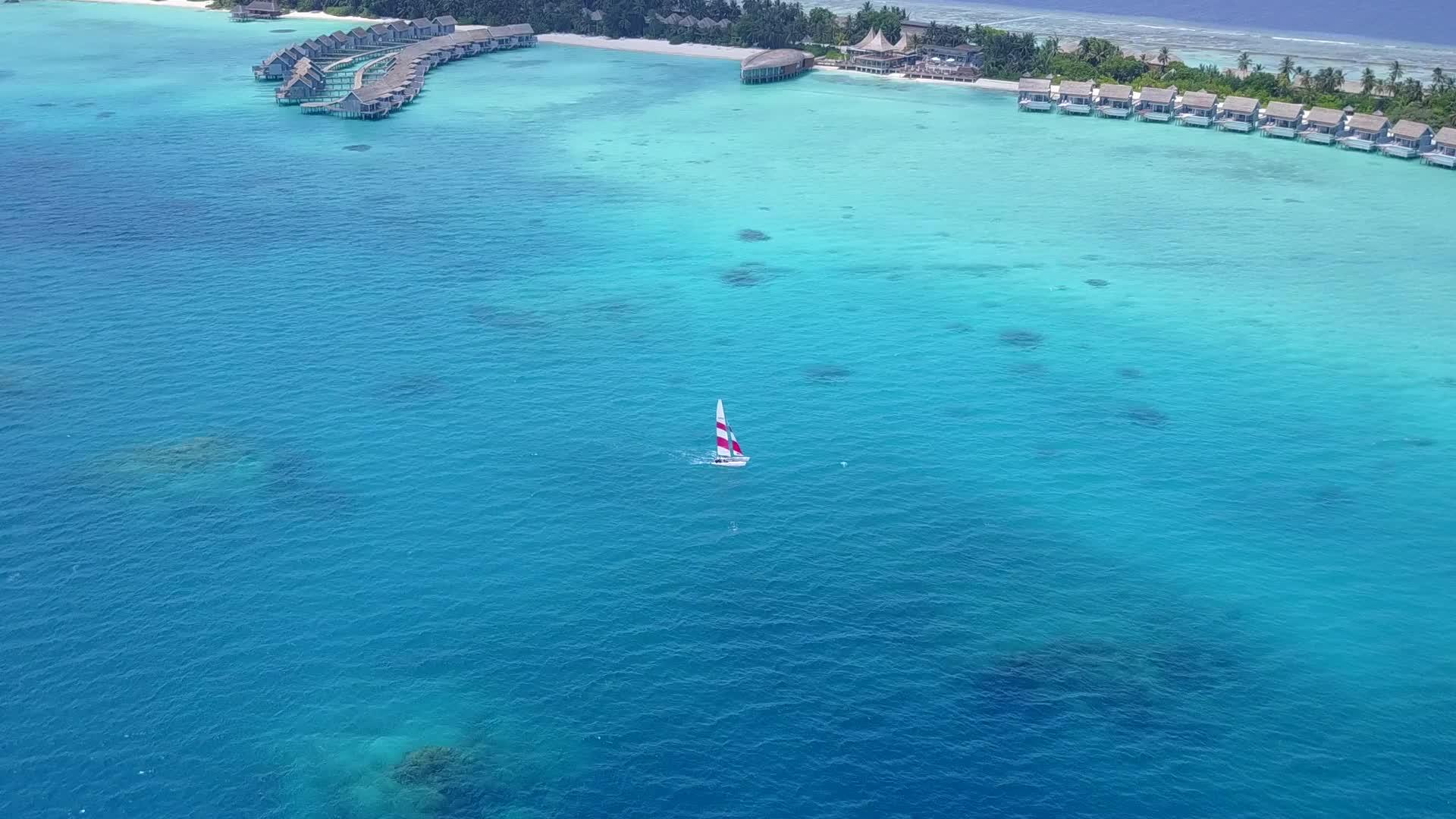 热带旅游海滩生活方式热带无人机景观蓝环礁视频的预览图