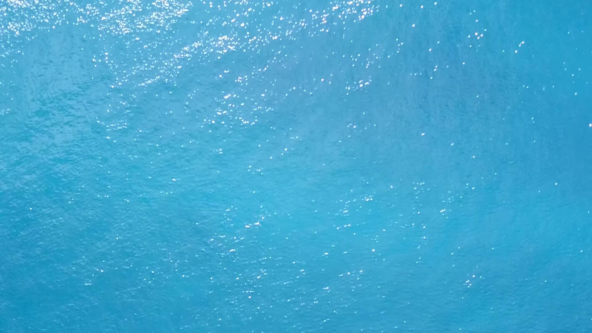 豪华海海洋和白色海滩为背景色海滩为背景视频的预览图
