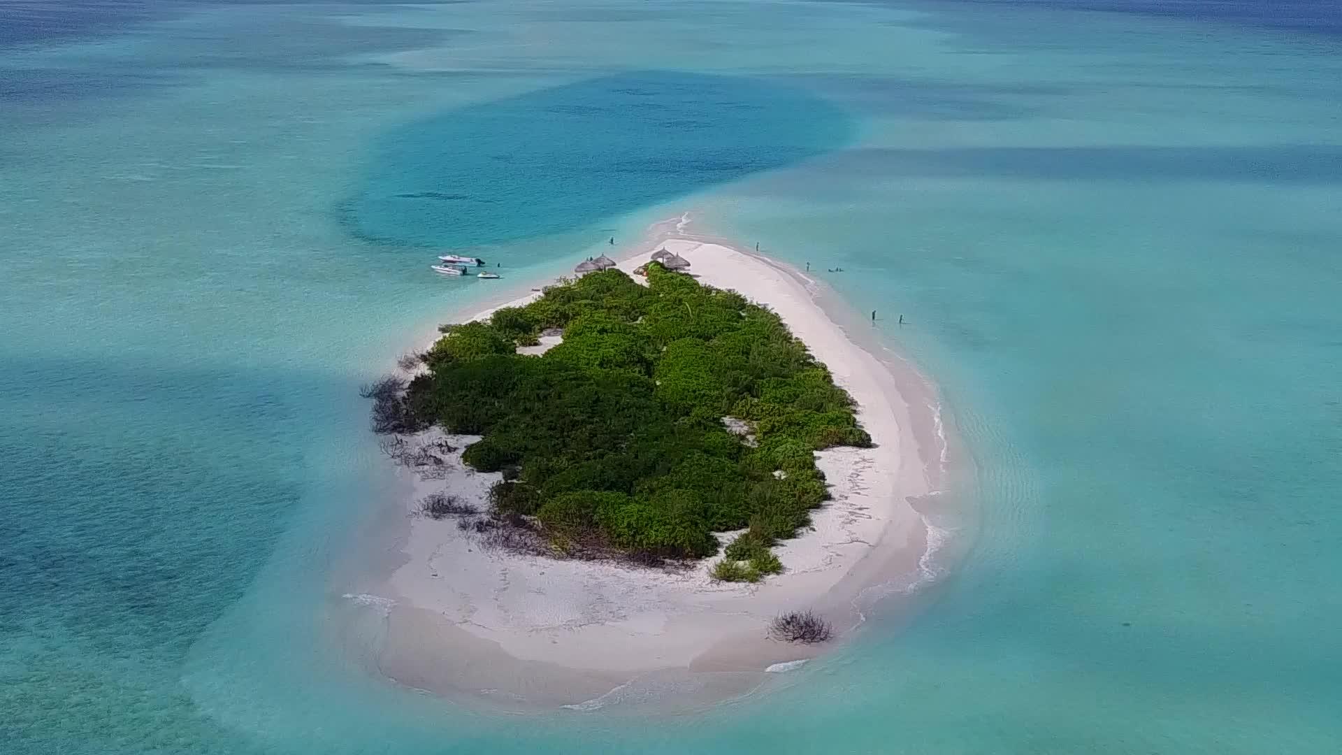 海洋旅游海滩旅游摘要以清晰的海洋和白色海滩背景为背景视频的预览图