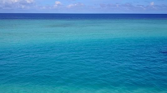 浅海和白色沙滩海滩度假的自然性质视频的预览图