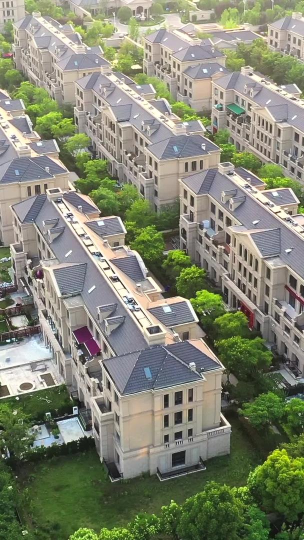 城市高端住宅建筑群视频的预览图