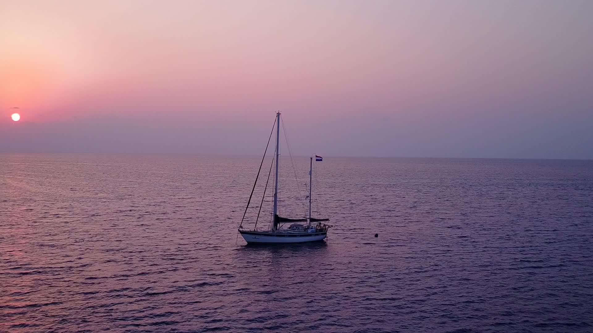白沙背景蓝水安静旅游海滩生活方式视频的预览图
