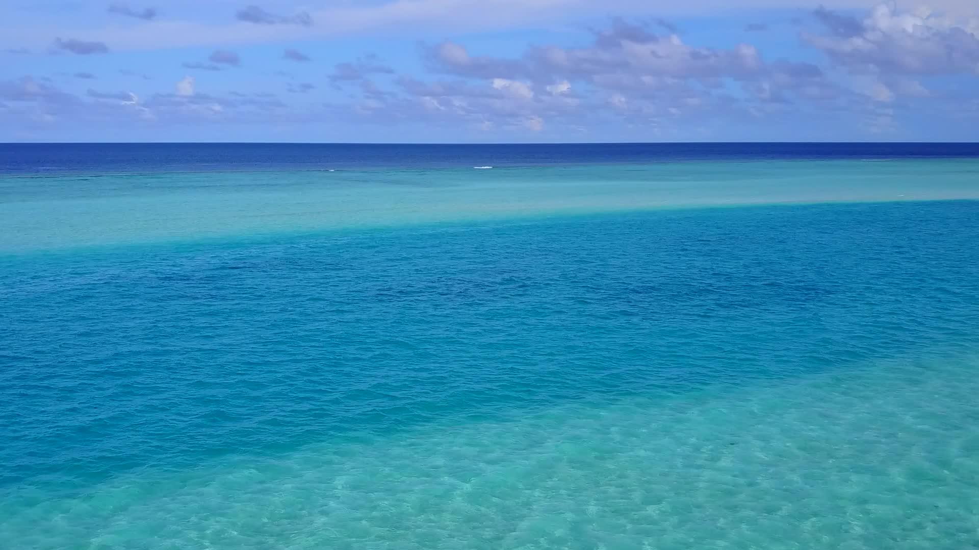 海洋和海岸时间无人机摘要视频的预览图