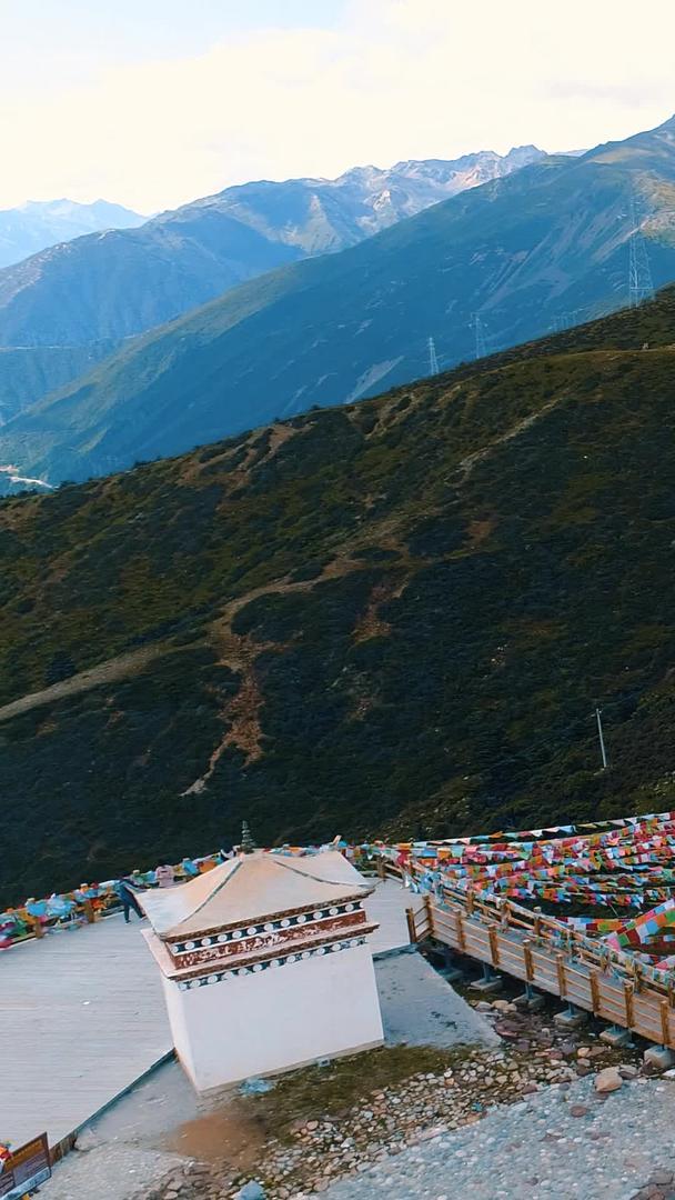 滇藏线白马雪山口视频的预览图
