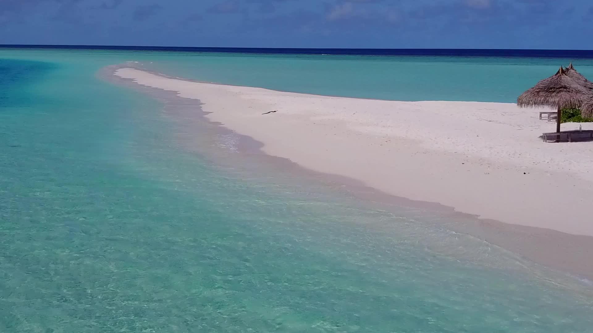豪华岛屿海滩时间是由绿色的绿色海滩和明亮的海滩背景绘制的视频的预览图