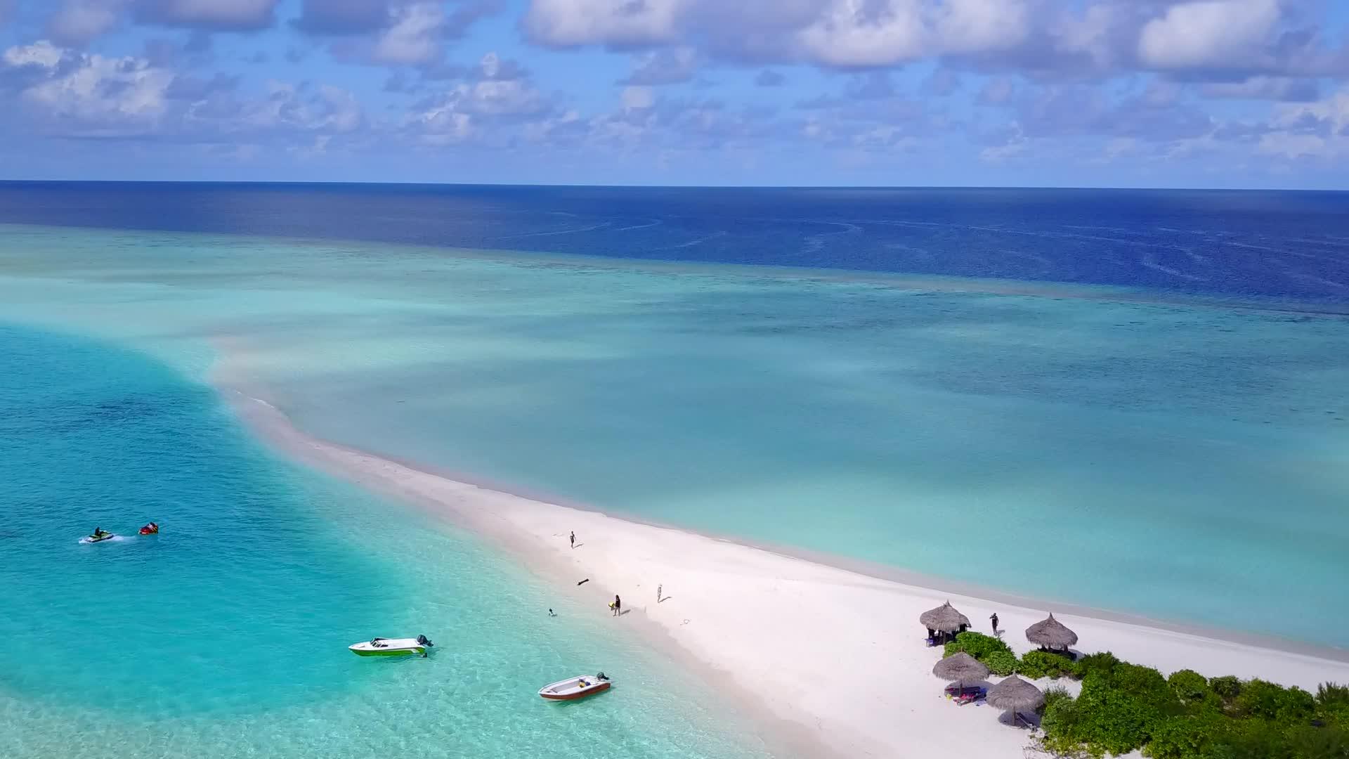 清洁海滩背景浅海完美岛屿海滩航行全天空全景视频的预览图