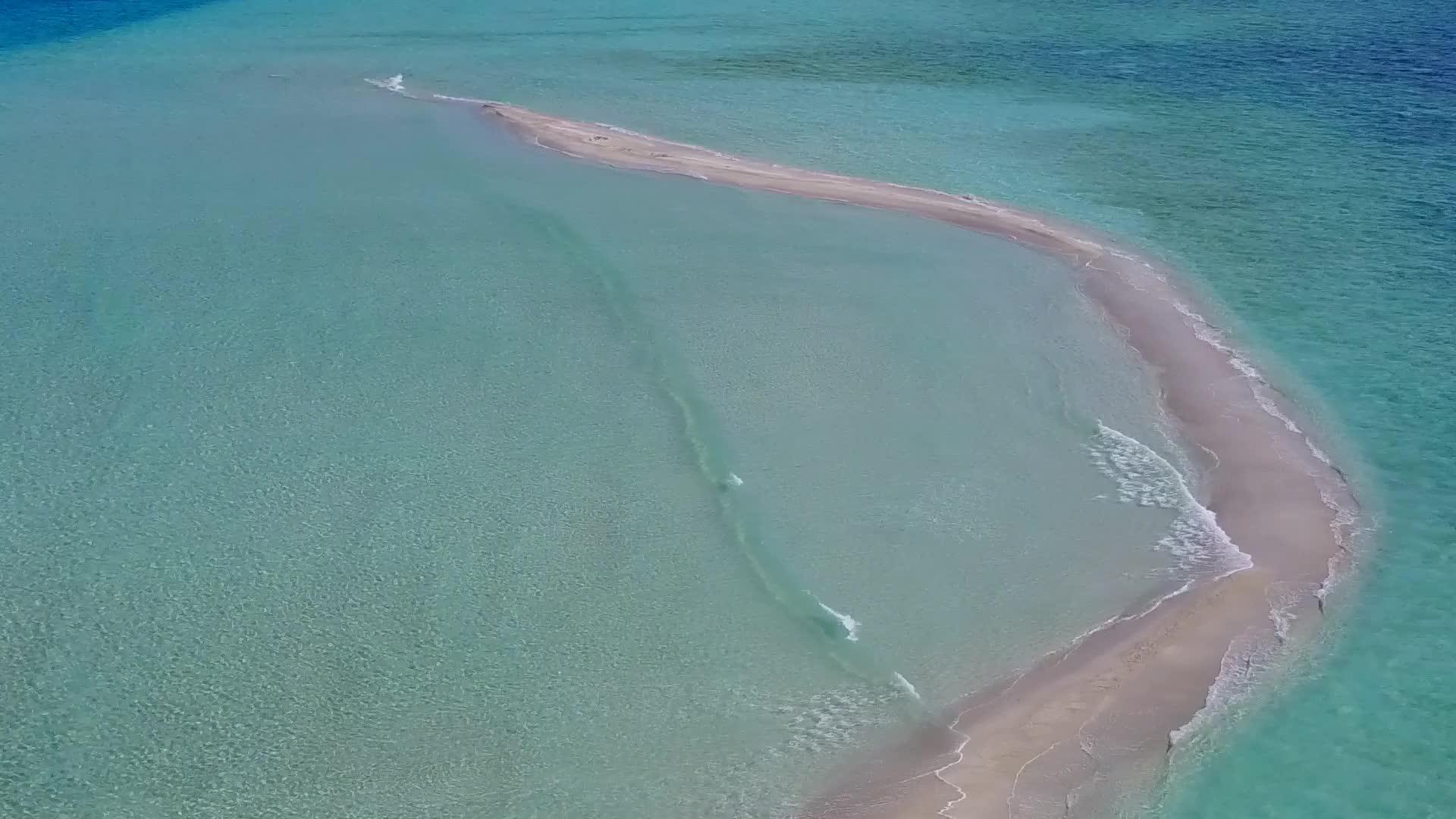 天堂湾海滩天堂湾海滩生活环礁湖和白沙为背景视频的预览图