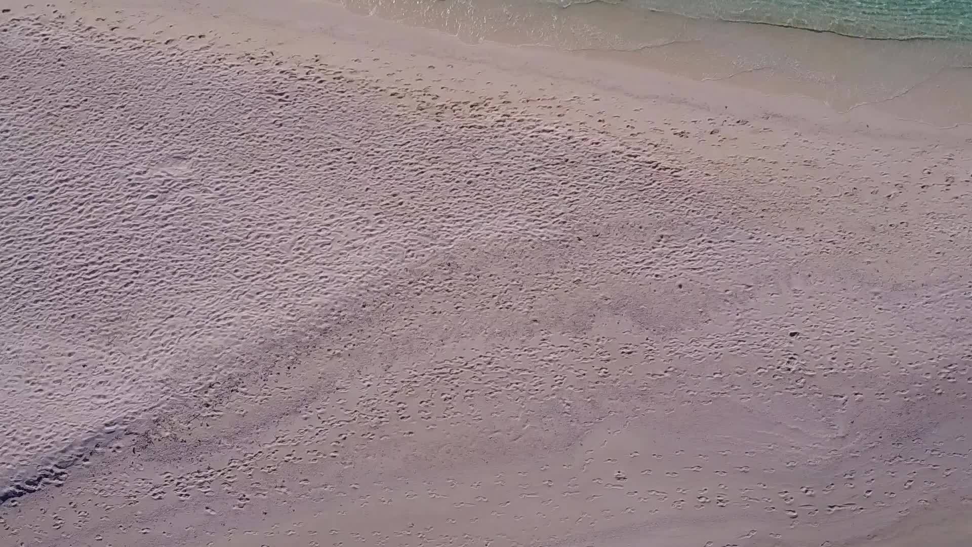 以浅海为例白沙底浅海豪华海滩生活方式视频的预览图