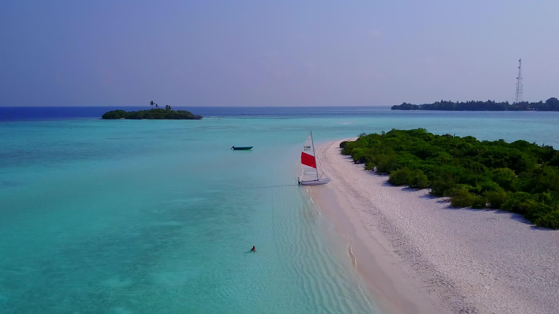 蓝海白沙背景外国度假海滩冒险无人机空中旅行视频的预览图
