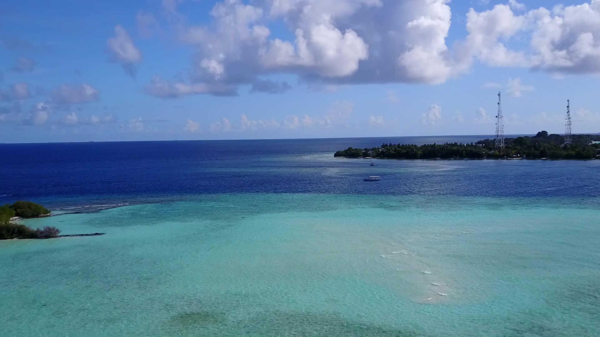 环礁湖和白色沙滩背景清晰的旅游海滩生活方式包括视频的预览图