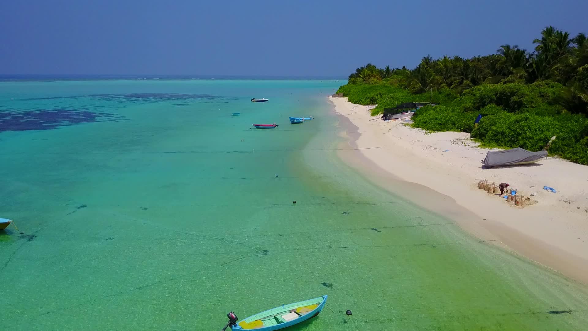 热带岛屿空中天空热带岛屿海滩时间由白沙松绿海背景视频的预览图