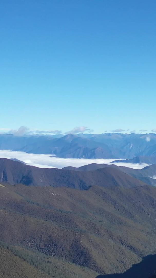 川西自然风光山峰及云海航拍视频的预览图