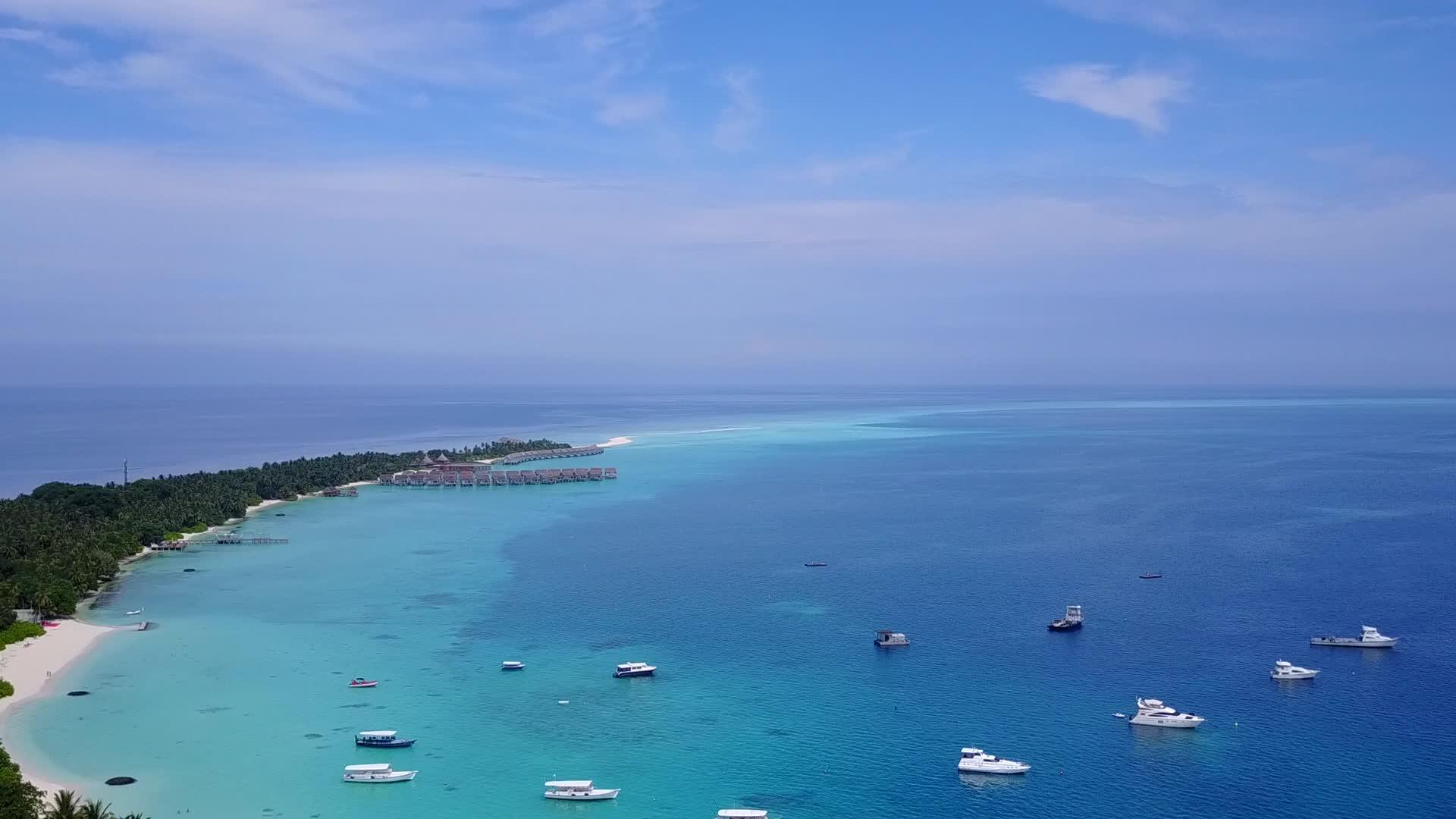 蓝海白沙背景完美海景海滩导航无人机海景视频的预览图