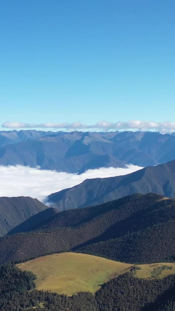 川西自然风光山峰及云海航拍视频的预览图