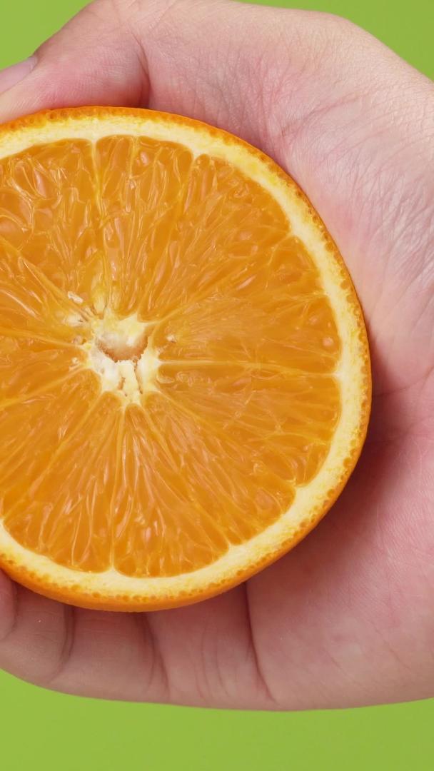 手工挤橙汁视频的预览图