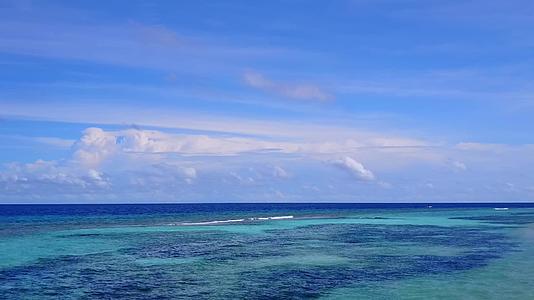 海滩度假以蓝水和白沙为背景AC.6546附件视频的预览图