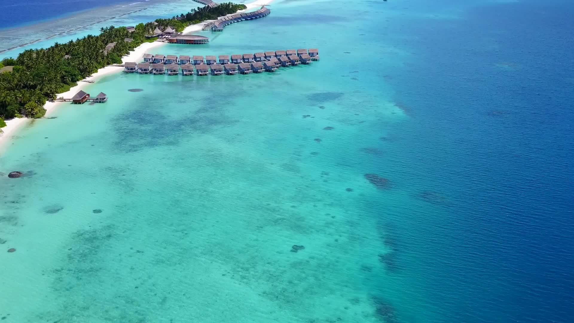 白沙背景蓝海天堂环礁海滩度假抽象内容无人驾驶无人驾驶视频的预览图