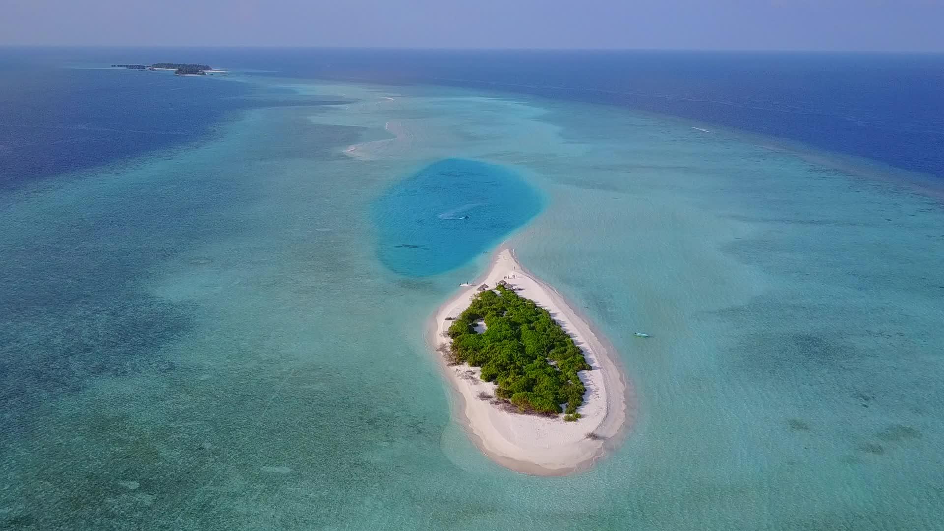 白沙背景浅礁湖豪华海滩海滩天空海滨旅游视频的预览图